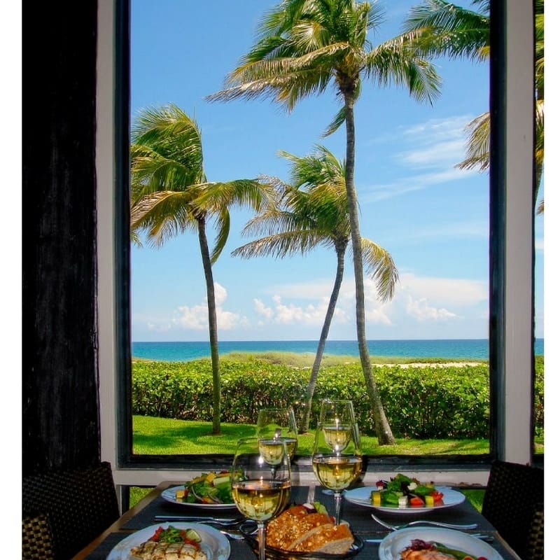 Commanding Views! http://betsiworld.com//sand-meets-surf-…watch-restaurant/ ‎
