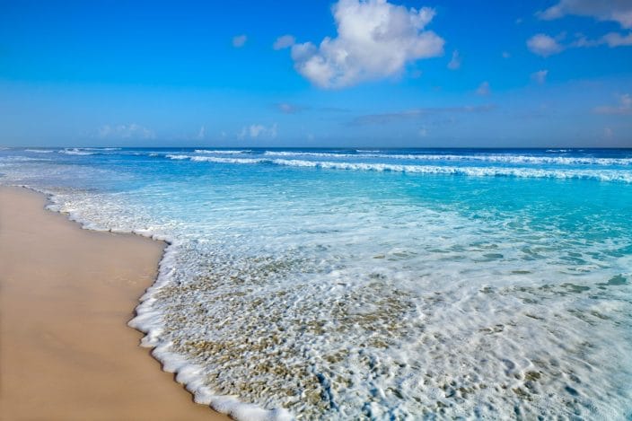 Daytona romantic getaways offers blue water and a sand beach